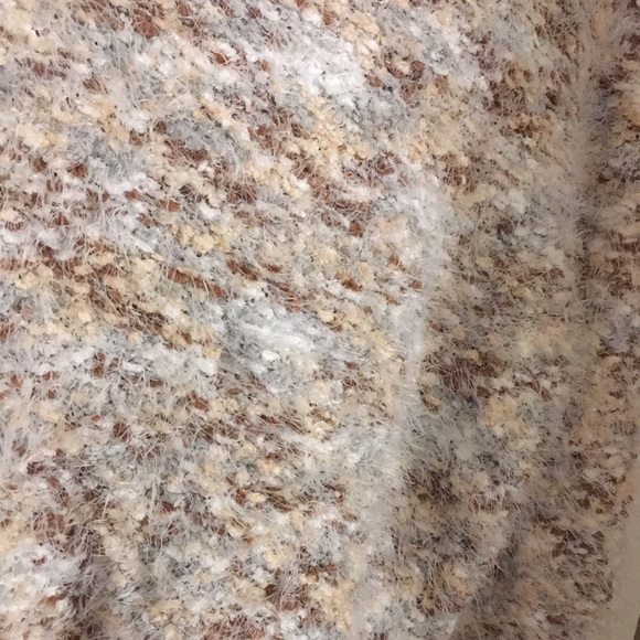 Fuzzy cropped sweater - Picture 3 of 5